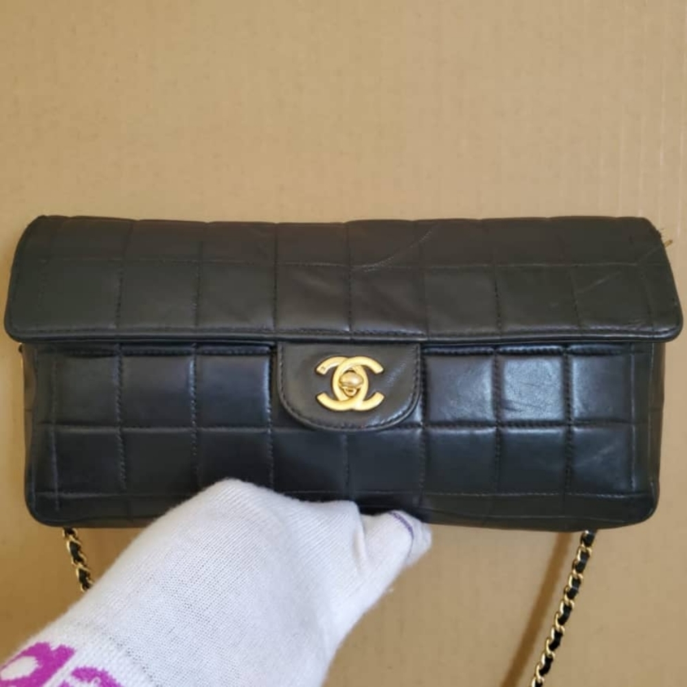 Chanel Black Chocolate Bar Bag - Picture 4 of 11